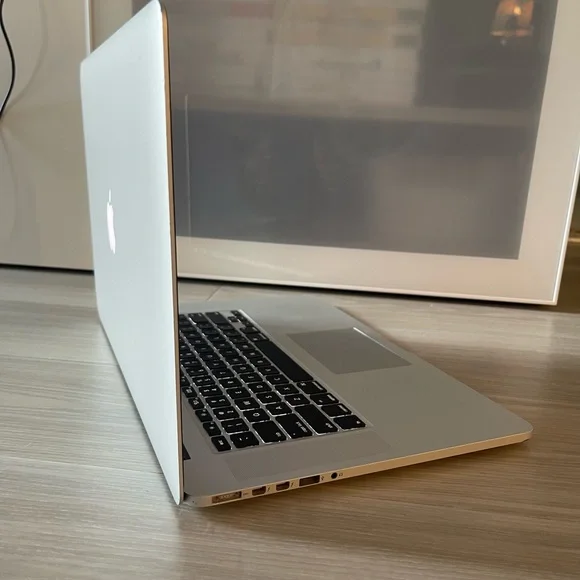 MacBook Pro (Retina, 15-inch, Late 2013)Processor 2 GHz Quad MacBook Pro (Retina, 15-inch, Late 2013)Processor 2 GHz Quad